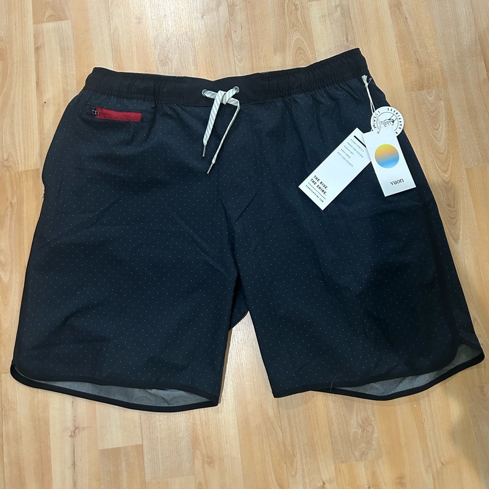 Vuori - The Banks Shorts - Black Micro dots - XL - NWT
